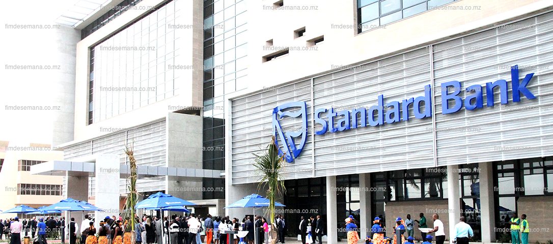 Nova sede do Standard Bank inaugurada pelo PR Armando Emilio Guebuza