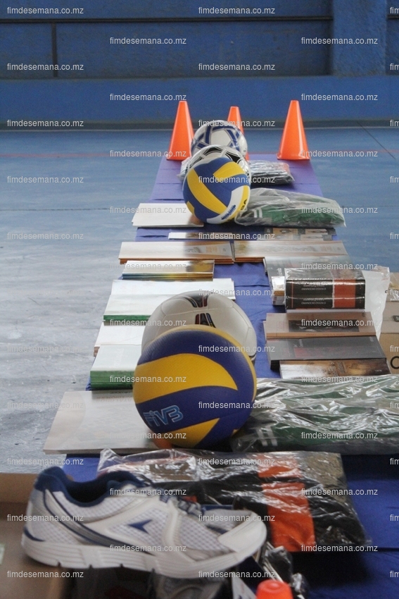 Parte do material desportivo oferecido as escolas vencedoras