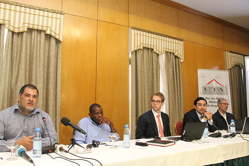 Mesa que presidiu o Seminario sob tema Turismo em Mocambique face ao crescimento dos recursos naturais