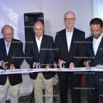 Momento do corte da fita na inauguração da Auto Sueco Moçambique