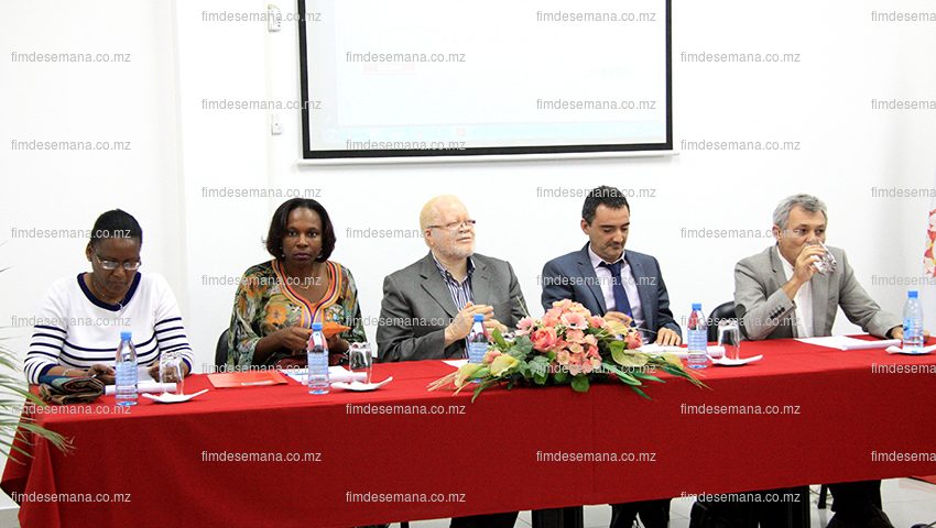 Mesa que presidiu o lançamento do curso de Mestrado em Formação de Formadores em Gestão e Administração em Saúde