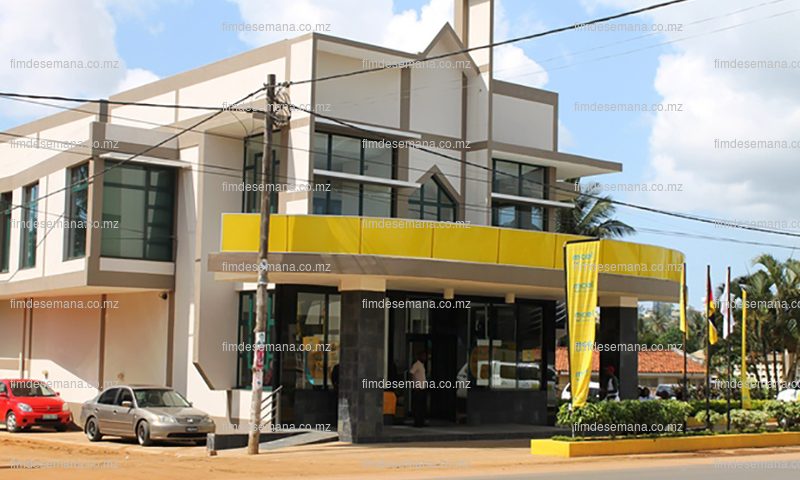 Fachada frontal da nova loja da mcel em Xai-Xai