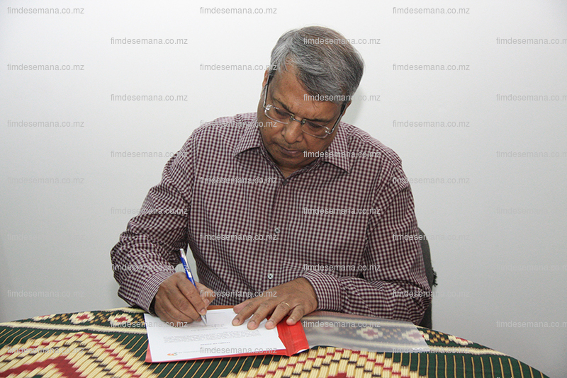 Rui Fernandes - Presidente da mesa da Assembleia Geral da Televinte na assinatura do livro da tomada de posse