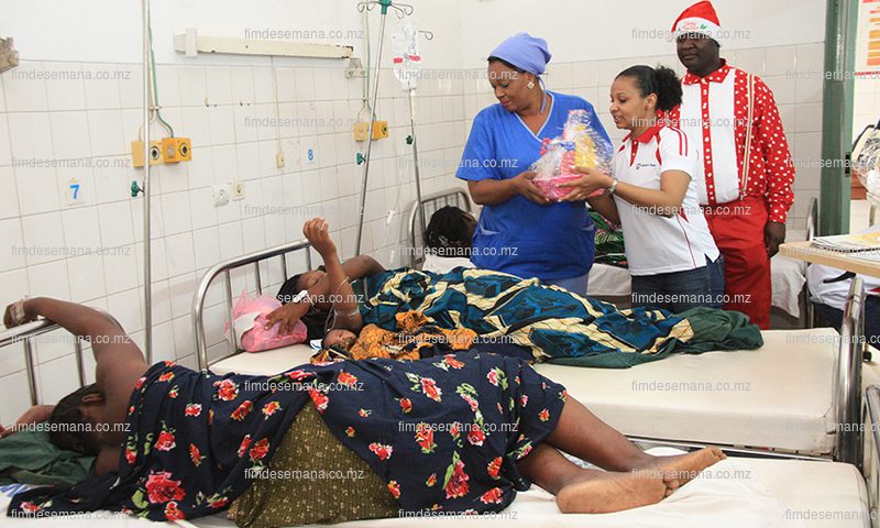 Entrega de cabazes às mães das crianças internadas na Pediatria do Hospital Geral José Macamo