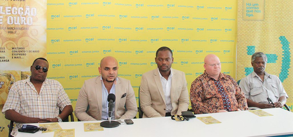 Mesa que presidiu a Conferência de Imprensa do lançamento da Colecção de Ouro volume 2