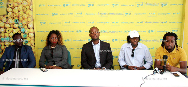 Mesa que presidiu a conferência de imprensa do Festival Marrabenta