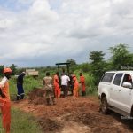 Técnicos da EDM trabalhando na reposição da linha de Alta Tensão em Mocuba
