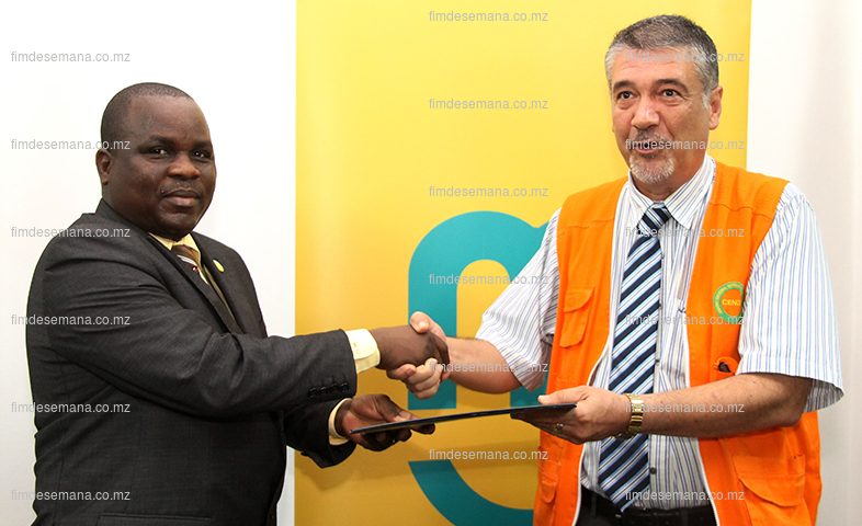 Acto da entrega do cheque ao INGC para as vítimas das cheias