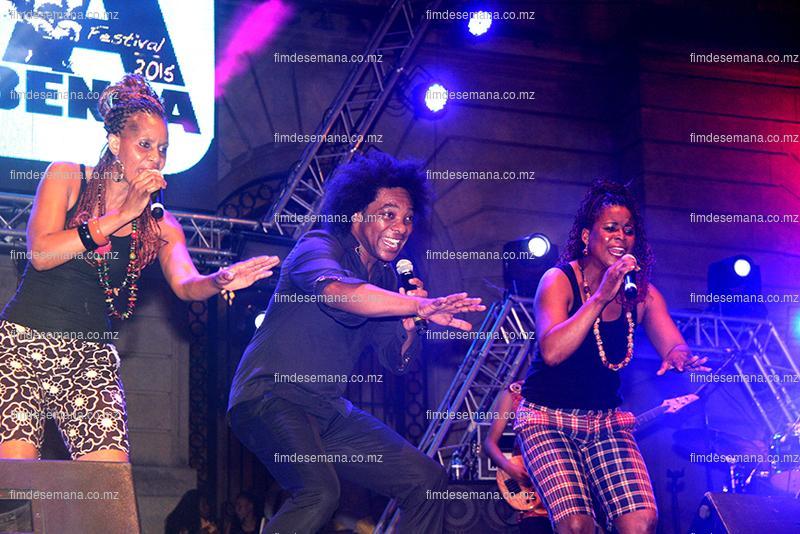 Stewart Sukuma em concerto no festival da marrabenta