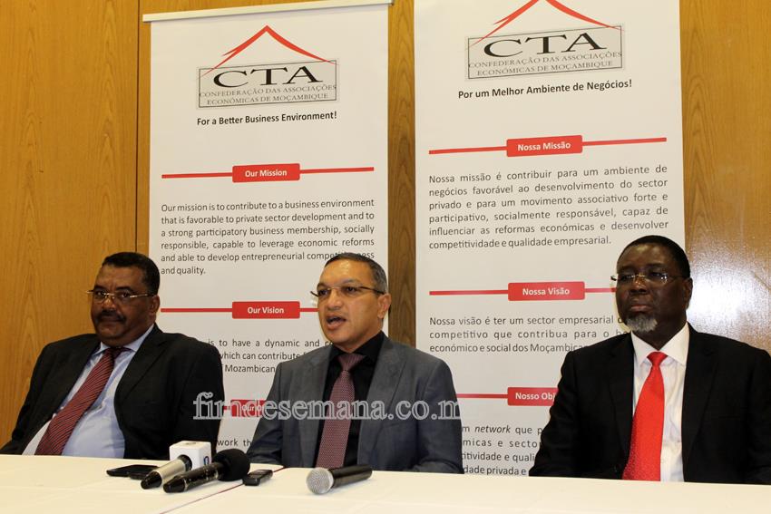 Mesa que presidiu à conferência de imprensa  2