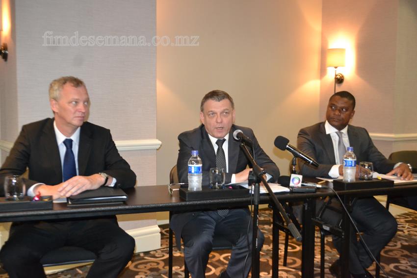 Mesa que presidiu ao Fórum de Negócios Moçambique República Checa