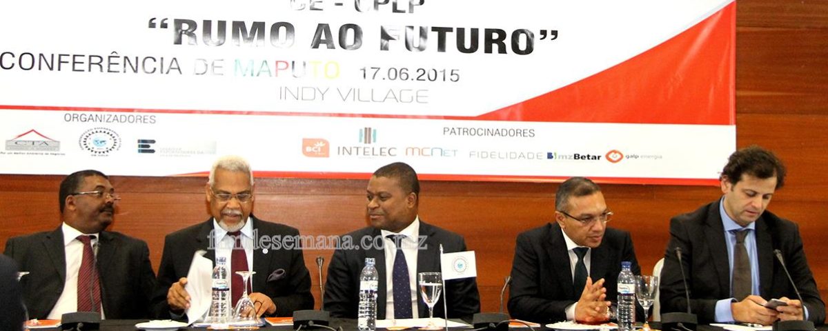 Mesa que presidiu à Conferência da CE-CPLP