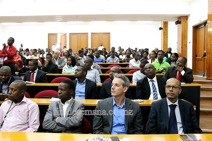 Participantes no Fórum Youth to Business