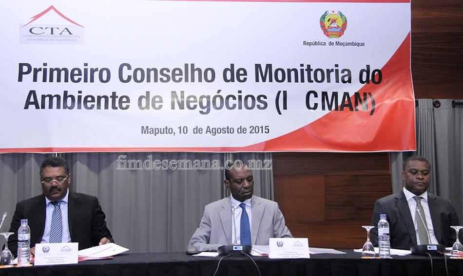 Mesa que presidiu o 1º Conselho de Monitoria do Ambiente de Negócios