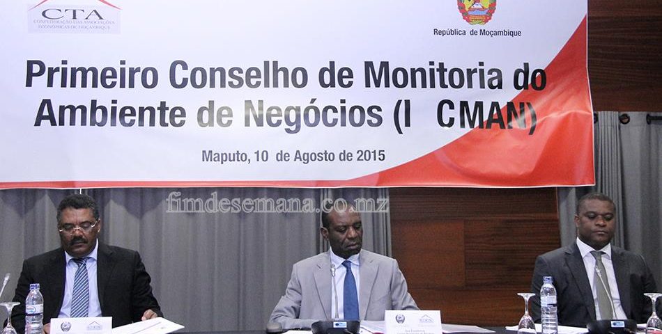 Mesa que presidiu o 1º Conselho de Monitoria do Ambiente de Negócios