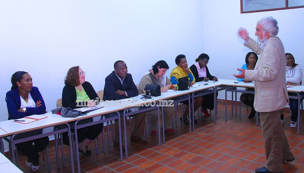 Seminário sobre a introdução das TICs no ensino à distância