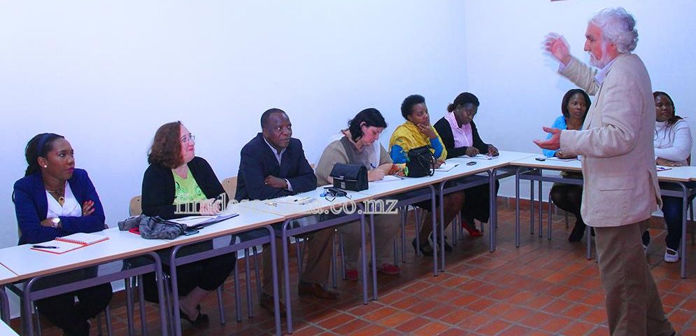 Seminário sobre a introdução das TICs no ensino à distância