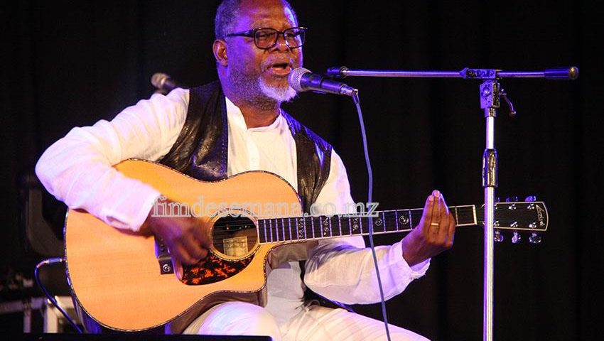 Jos&eacute; Mucavele no lan&ccedil;amento oficial do seu novo CD