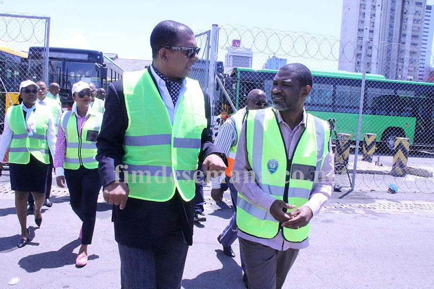 Visita do Secret&aacute;rio Permanente do Minist&eacute;rio dos Transportes e Comunica&ccedil;&otilde;es &agrave; frota de autocarros projecto Parceria P&uacute;blico Privada 1
