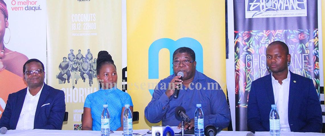 Mesa que presidiu a confer&ecirc;ncia de imprensa sobre o lan&ccedil;amento novo &aacute;lbum da banda Ghorwane