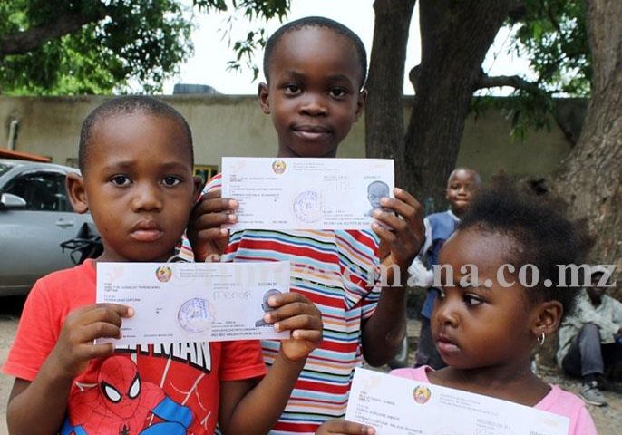 Algumas das crian&ccedil;as benefici&aacute;rias do projecto cidadania