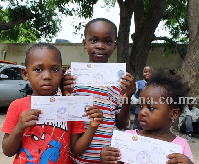 Algumas das crianças beneficiárias do projecto cidadania