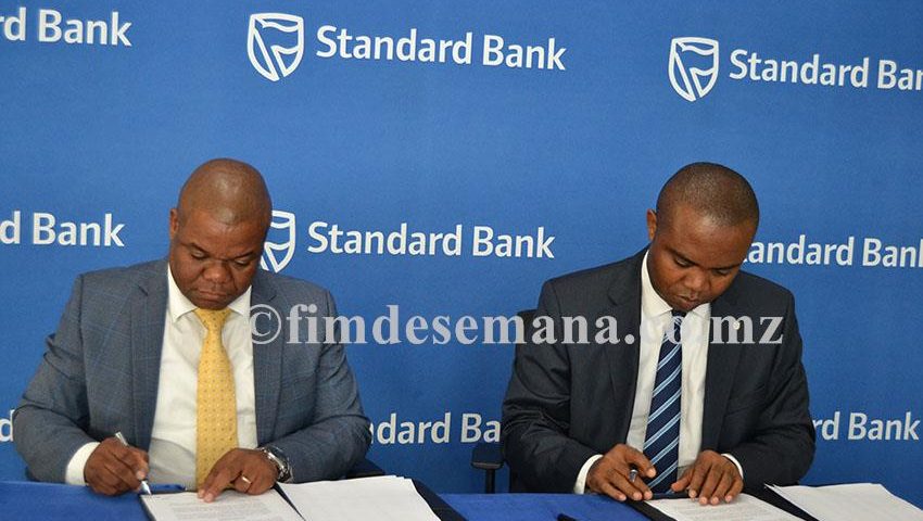 Acto de assinatura do contrato de patroc&iacute;nio entre o Standard Bank e a Liga Mo&ccedil;ambicana de Futebol