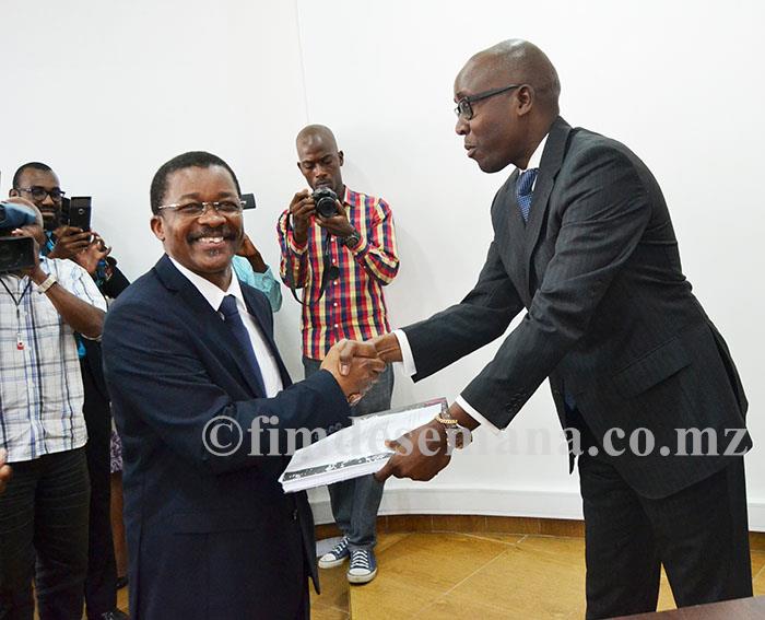 Entrega oficial da candidatura de Fl&aacute;vio Menete