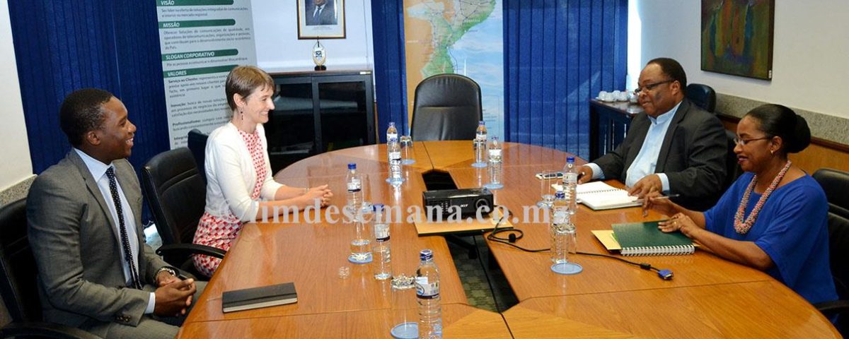 Mesa que presidiu o encontro entre a TDM e a Alta Comiss&aacute;ria Brit&acirc;nica