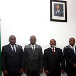 Foto em fam&iacute;lia com o Ministro e os empossados