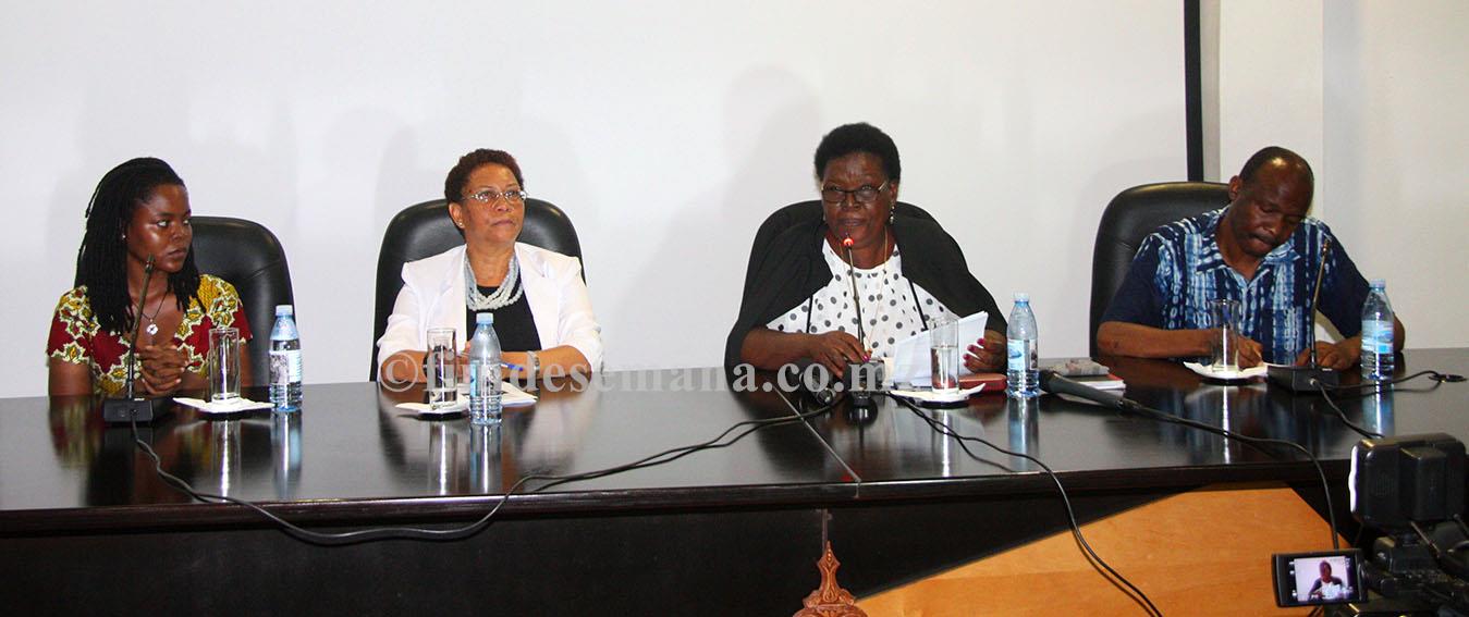 Mesa que presidiu a ora&ccedil;&atilde;o de sapi&ecirc;ncia