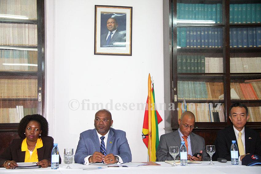 Mesa que presidiu as cerim&oacute;nias alusivas ao Dia Mundial de Meteorologia
