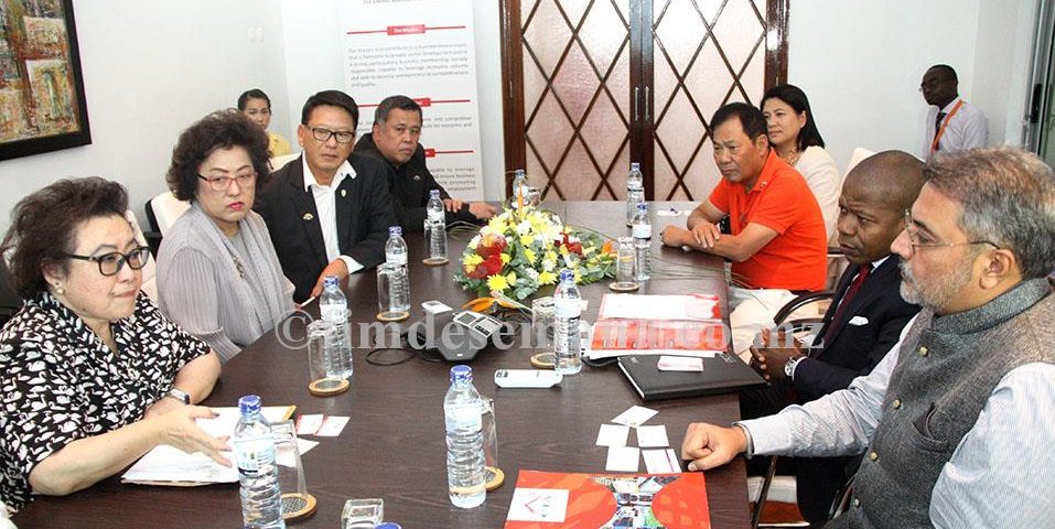Mesa que presidiu o encontro entre a CTA e a delega&ccedil;&atilde;o empresarial da Tail&acirc;ndia
