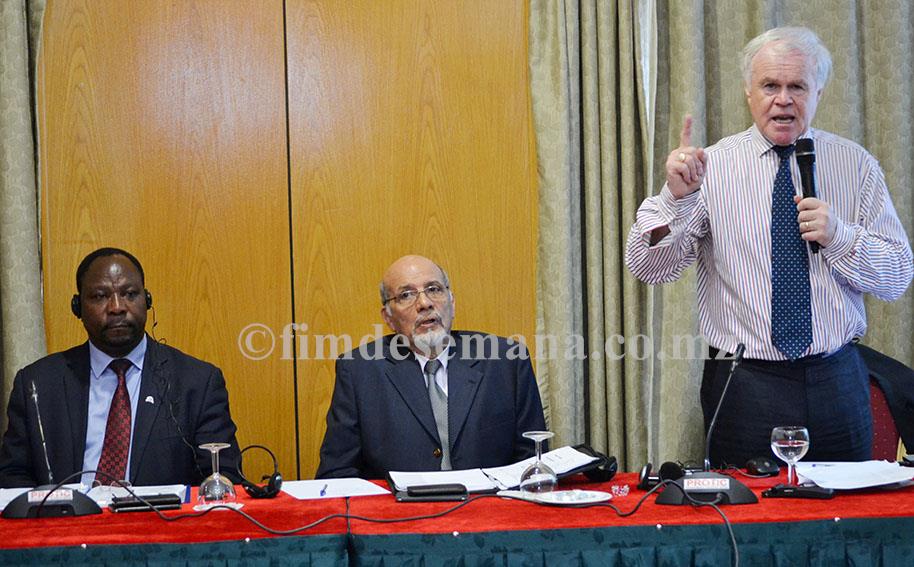 Mesa que presidiu o workshop de capacita&ccedil;&atilde;o sobre o Operador Econ&oacute;mico Autorizado em Mo&ccedil;ambique