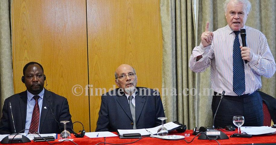 Mesa que presidiu o workshop de capacita&ccedil;&atilde;o sobre o Operador Econ&oacute;mico Autorizado em Mo&ccedil;ambique