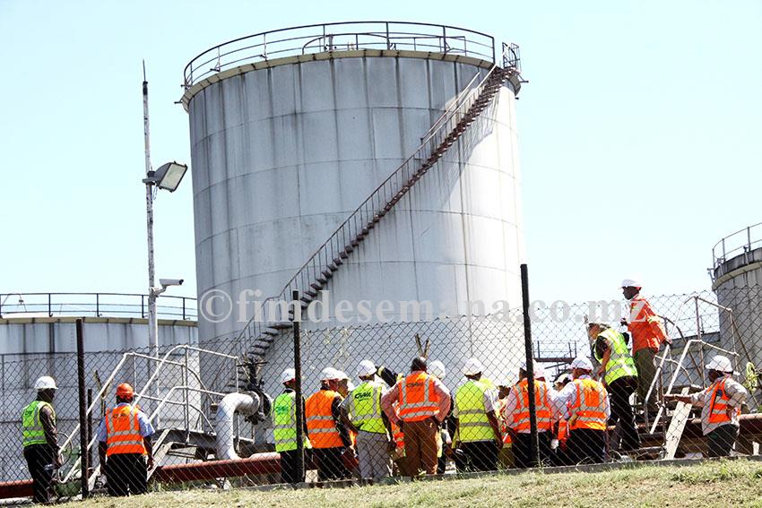 Visita do Ministro dos Transportes e Comunica&ccedil;&otilde;es ao terminal de combust&iacute;veis da Matola