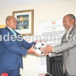 Entrega simbólica das bolas