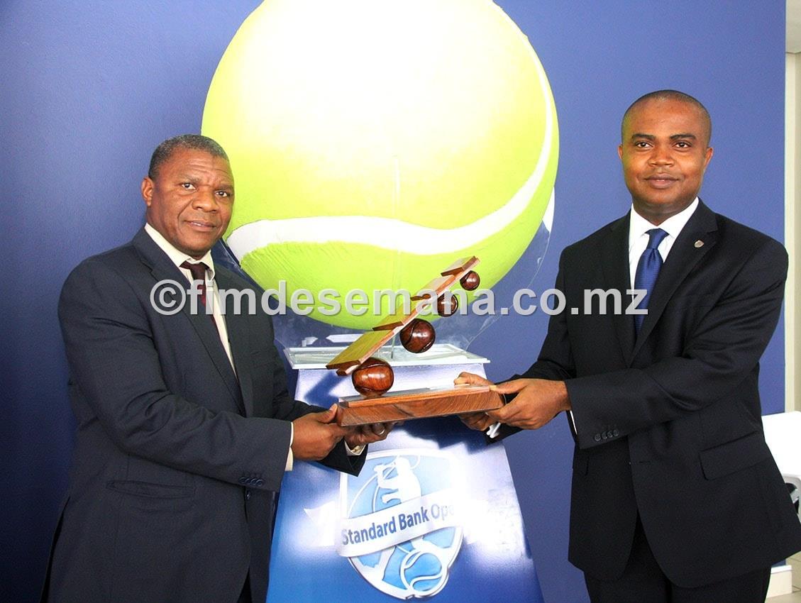 Exibiçao do troféu com formato de timbila