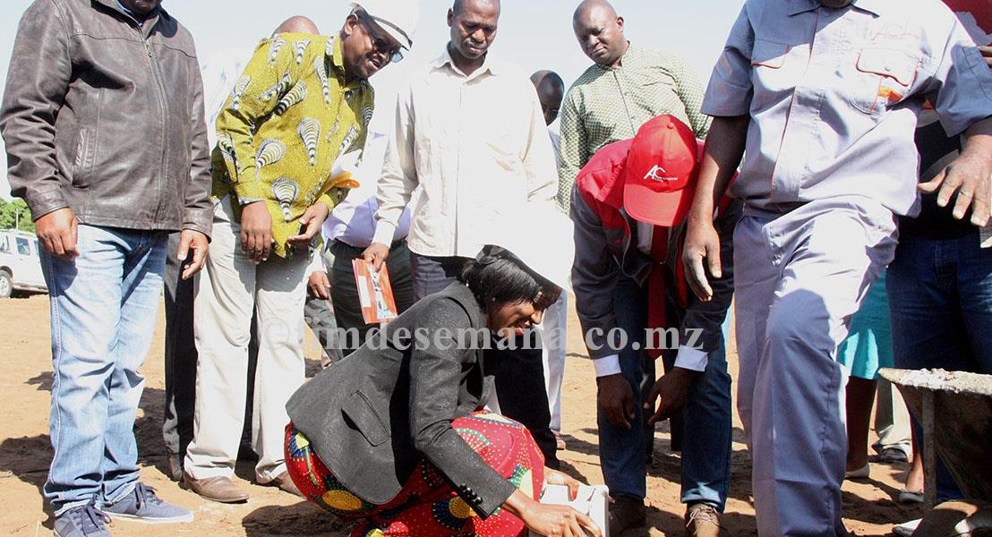 Lan&ccedil;amento primeira pedra constru&ccedil;&atilde;o Casa Empres&aacute;rio Xai Xai pela Governadora de Gaza