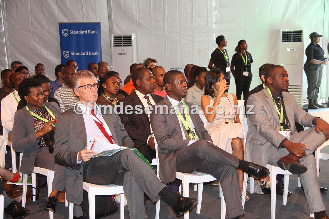 Participantes no painel