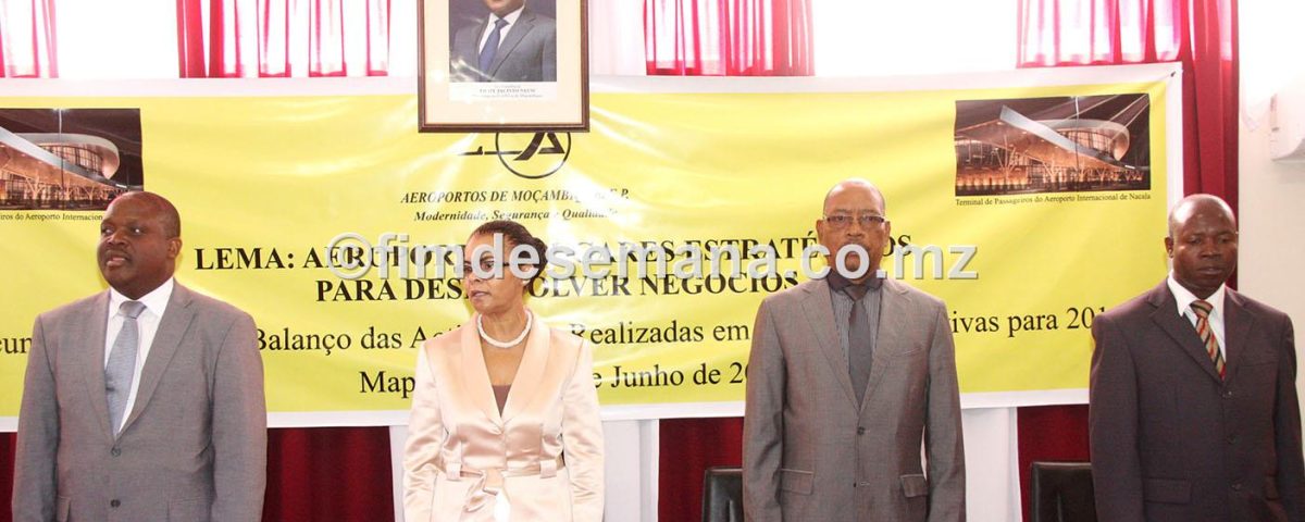 Mesa que presidiu a Reuniao Nacional de balan&ccedil;o das actividades de 2015 ADM