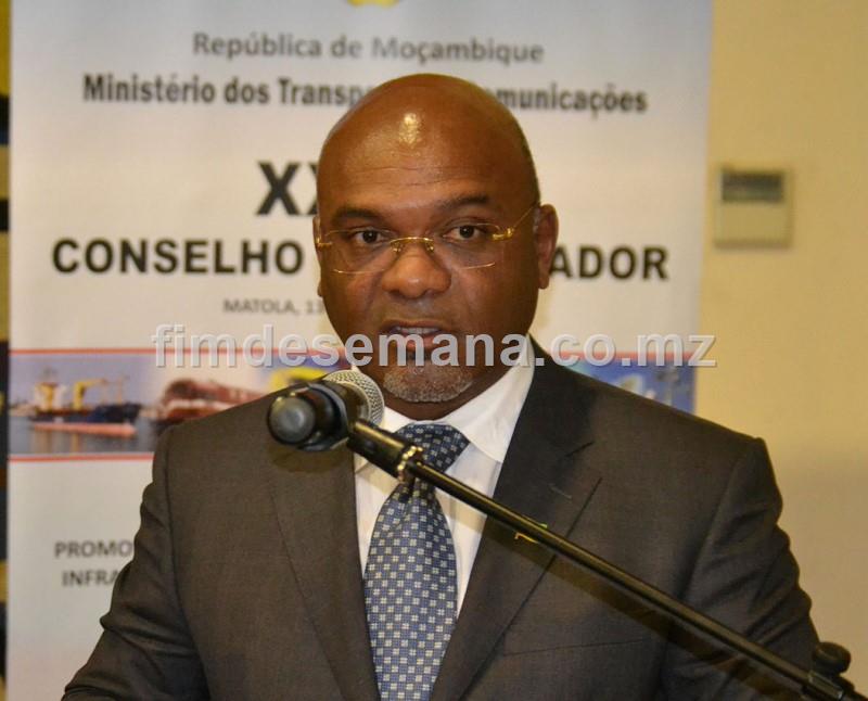 Carlos Mesquita Ministro dos Transportes e Comunicaçoes