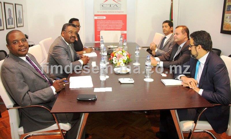 Mesa que presidiu o encontro com Embaixador do Brasil e CTA