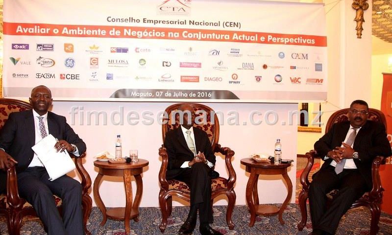 Painel que presidiu o Conselho Empresarial Nacional sob tema Avaliar o Ambiente de Neg&oacute;cios na Conjuntura Actual e Perspectivas