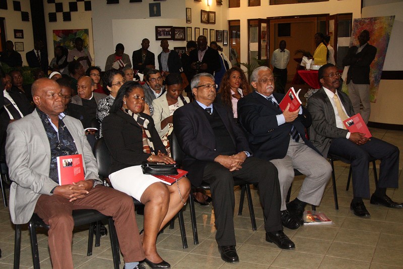 Participantes no lan&ccedil;amento do livro A Comunica&ccedil;&atilde;o Empresarial em Mo&ccedil;ambique