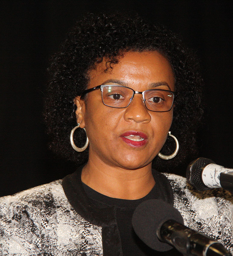 Ros&acirc;nia da Silva Directora Executiva da FUNDE