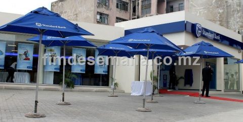 Fachada frontal da nova Agência do Standard Bank em Nacala