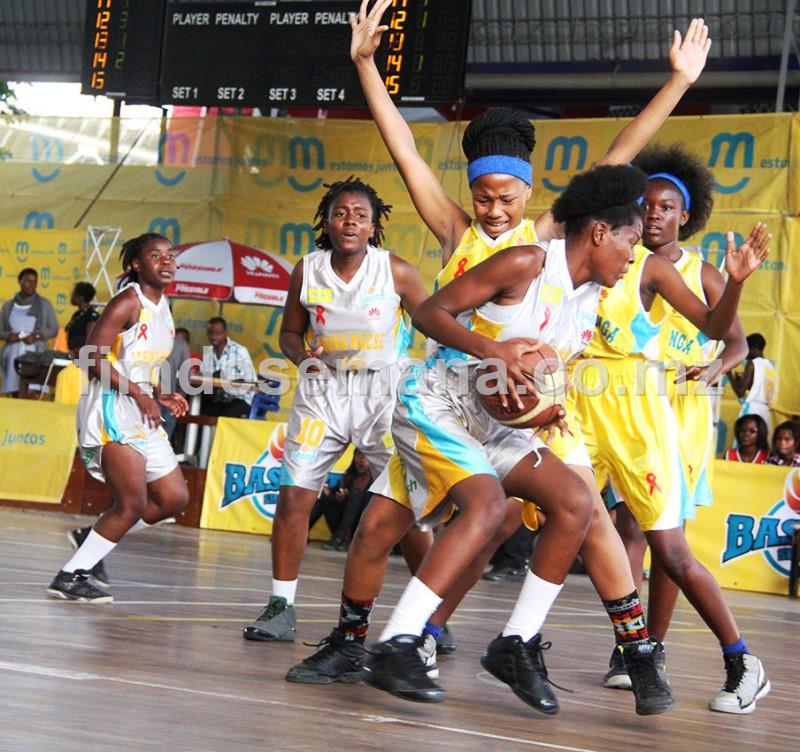 Jogo entre a Escola Secund&aacute;ria Francisco Manyanga e Josina Machel em femininos
