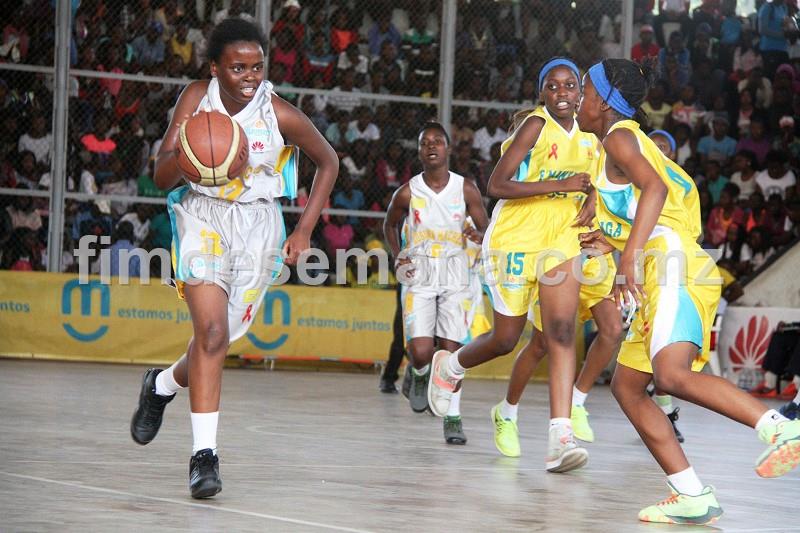 Jogo entre a Escola Secund&aacute;ria Francisco Manyanga e Josina Machel em femininos 2