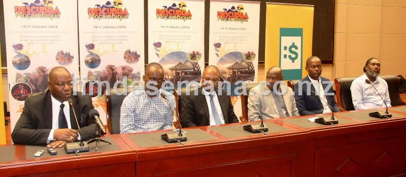 Mesa que presidiu a confer&ecirc;ncia de imprensa do lan&ccedil;amento da Feira Internacional do Turismo